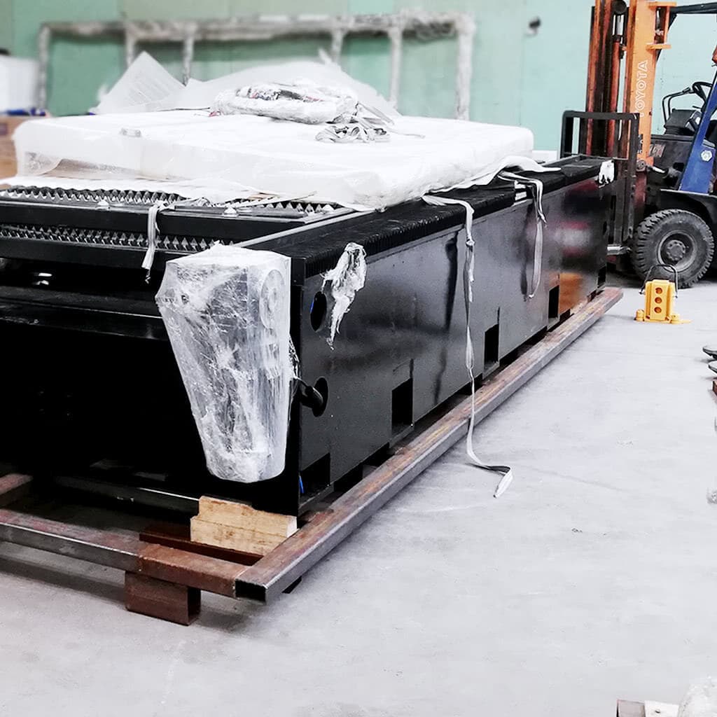 Weni Solution Fibre Laser Model WS-F being unpacked