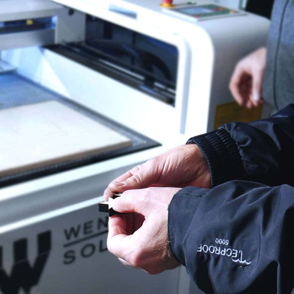 Weni Solution CO2 Laser Model WS-C cutting furniture board