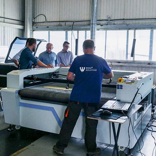 Weni Solution CO2 laser model WS-TC - training in operation