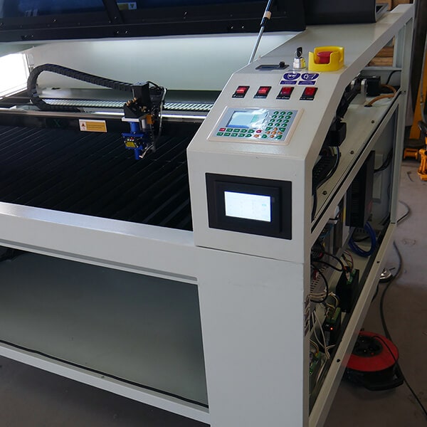 weni solution Installation eines CO2-Laserplotters